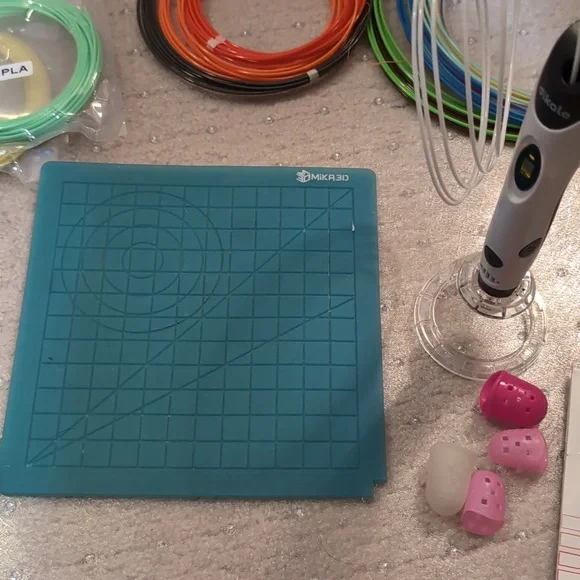 Dikale 3D Pen and Filament - Picture 3 of 10